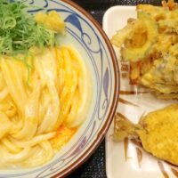 丸亀製麺ではじめて食べる釜玉うどん＆ゴーヤーかき揚げ＆アジ天