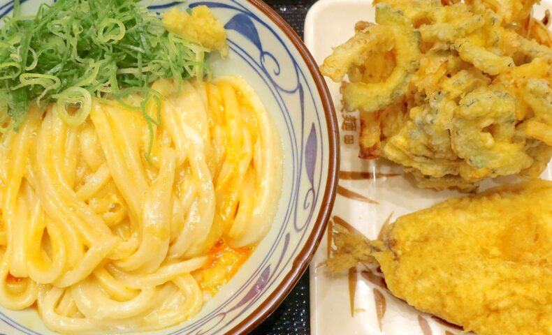 丸亀製麺ではじめて食べる釜玉うどん＆ゴーヤーかき揚げ＆アジ天