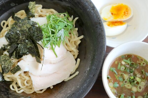 夏の疲れにピッタリな沖縄そば！ 那覇「ゆうなみ 坂下店」の夏季限定・とろろ冷やしそば＋味玉