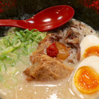 那覇・首里「麺どころ 米井加」で豚骨ラーメンスペシャル