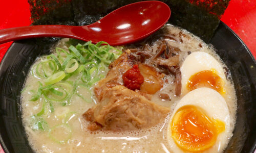 那覇・首里「麺どころ 米井加」で豚骨ラーメンスペシャル