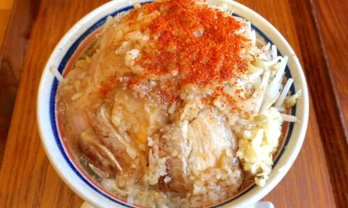 宜野湾「ラブメン 本店」で生まれ変わったNEW ラブメン ニンニクあり唐辛子あり