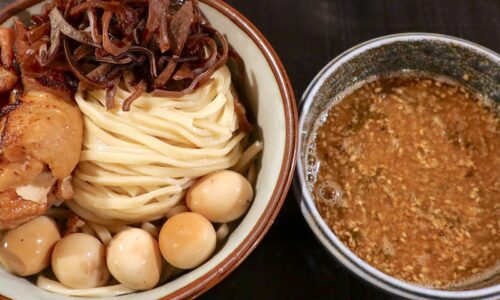 市立病院前「麺処 天神矢」でつけめん・那峰 グレートトッピング きくらげ変化