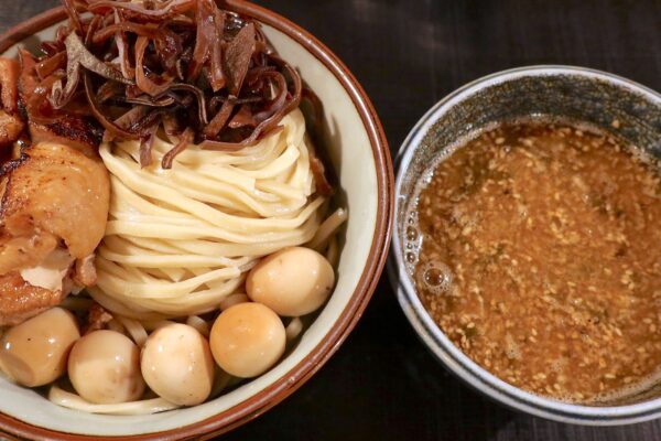 市立病院前「麺処 天神矢」でつけめん・那峰 グレートトッピング きくらげ変化