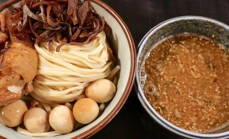 市立病院前「麺処 天神矢」でつけめん・那峰 グレートトッピング きくらげ変化