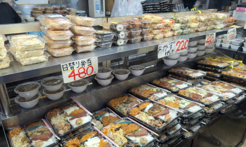 うちなー弁当の殿堂「ファミリーストアー てんば」でナーベラーと豆腐のお味噌汁＆そうめんチャンプルー