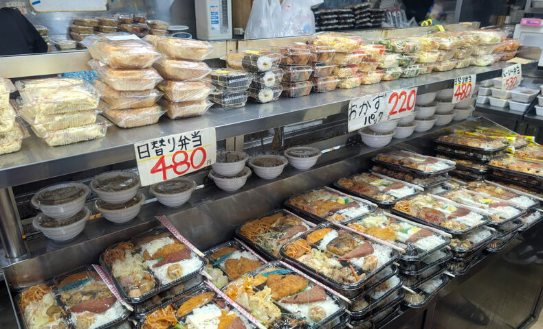 うちなー弁当の殿堂「ファミリーストアー てんば」でナーベラーと豆腐のお味噌汁＆そうめんチャンプルー