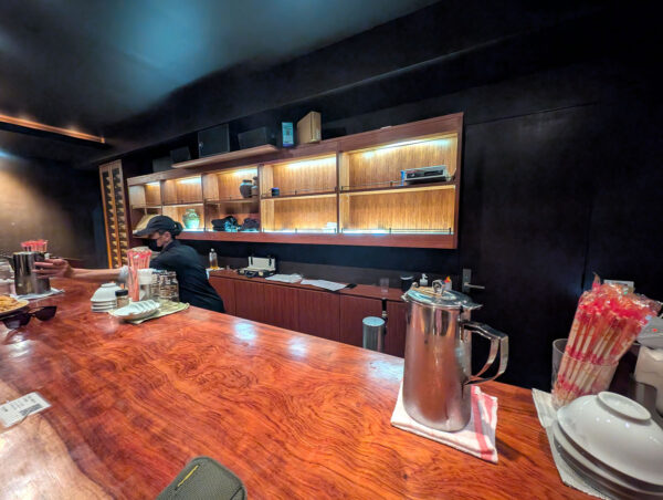 中城村「二代目 担々亭」店内