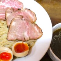 浦添「Ryukyu Ramen Apollo」で昆布水のポルチーニつけ麺・愛逢月（めであいづき）