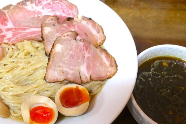 浦添「Ryukyu Ramen Apollo」で昆布水のポルチーニつけ麺・愛逢月（めであいづき）