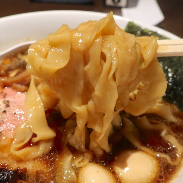 最高に好みな幅広縮れ麺
