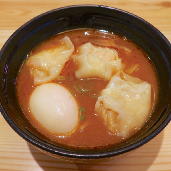 濃厚えび味噌ワンタンメン 煮玉子付（500円）