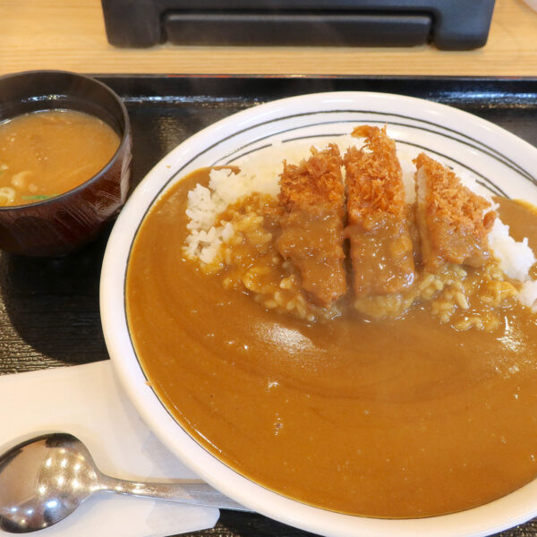 ランチかつカレー（770円）＋豚汁（180円）
