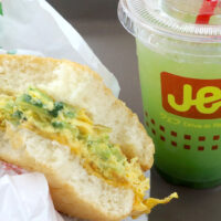 沖縄のローカルバーガーチェーン「ジェフ」で期間限定・フレッシュゴーヤージュース＆ゴーヤーバーガー
