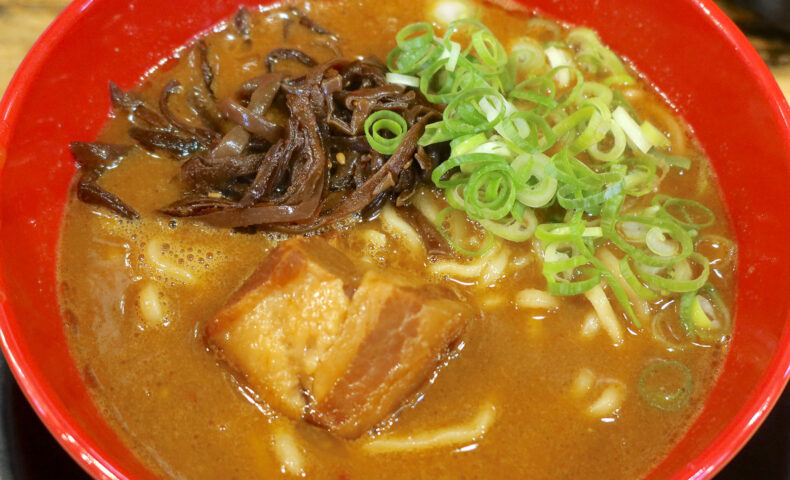 那覇「麺や偶 もとなり 銘苅店」で夏休み限定・もとなりCURRYらーめん＆替え玉