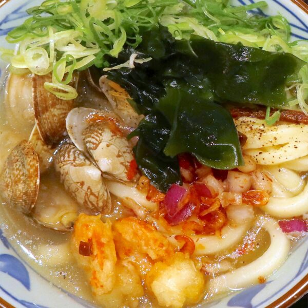 あさり、海老、レッドオニオン、メンマ、ゆず皮