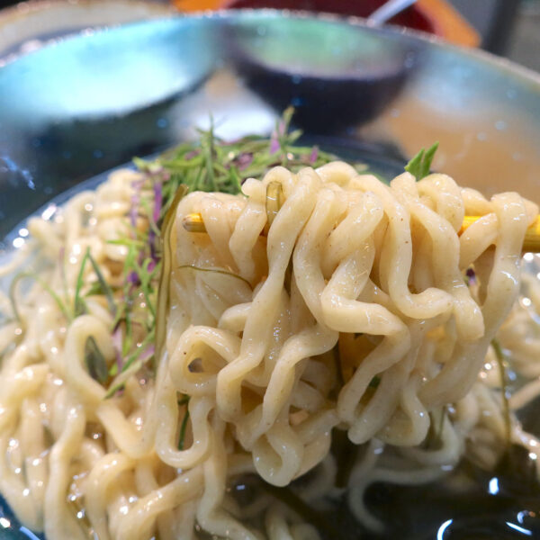 しっかり食感の麺