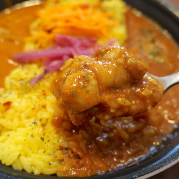 トマトとハーブが強めのチキンカレー
