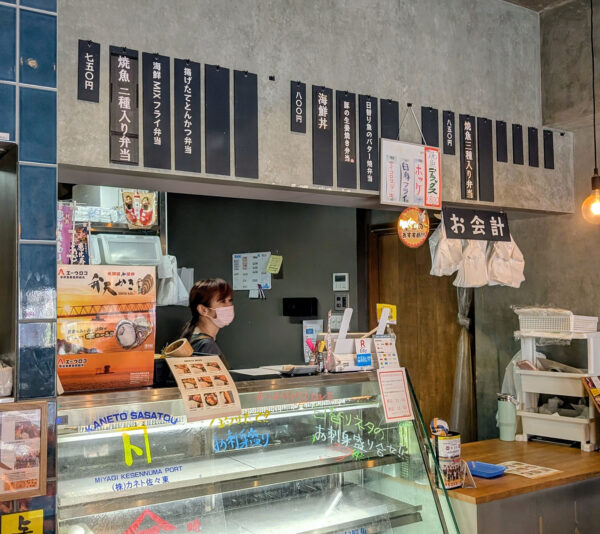 那覇・安謝「粋な魚屋 丸竜鮮魚店」 店内