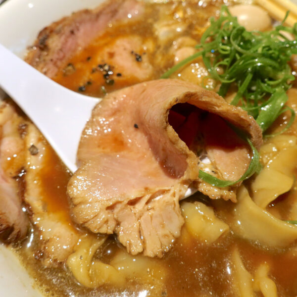 食べ応えのあるレアチャーシュー