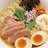今季４食目の昆布水！ 読谷「まるつストア」で煮干し昆布水冷麺 味玉付 大盛＋追い飯
