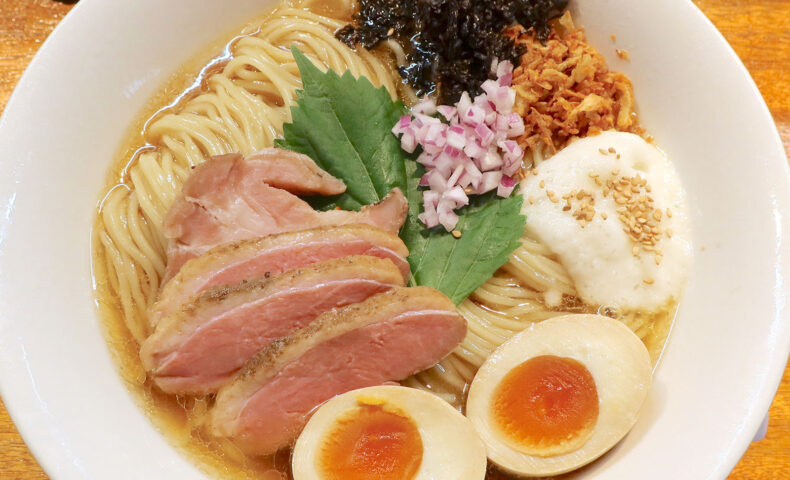 今季４食目の昆布水！ 読谷「まるつストア」で煮干し昆布水冷麺 味玉付 大盛＋追い飯
