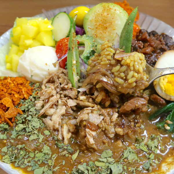 ご飯は真ん中から上に