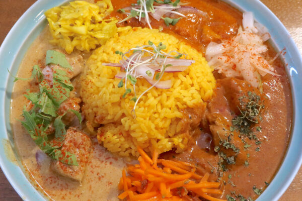 那覇・安里「ヤマナカリー別邸」の鶏、豚、鯖の三盛カレーはパーフェクトな美味しさだった！