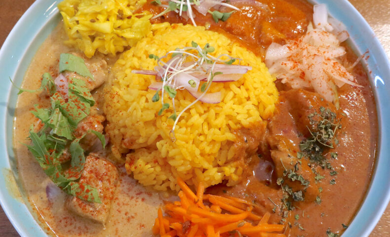那覇・安里「ヤマナカリー別邸」の鶏、豚、鯖の三盛カレーはパーフェクトな美味しさだった！
