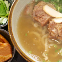 那覇・首里「きんそば」で軟骨ソーキそば＋三枚肉トッピング