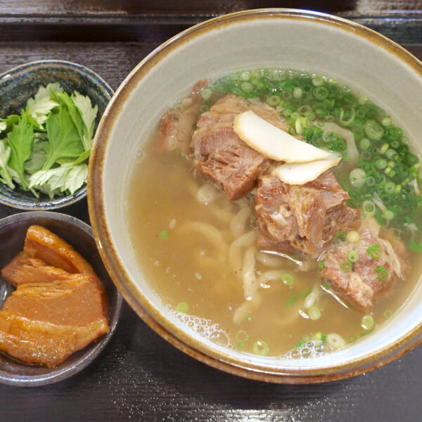 軟骨ソーキそば（800円）＋三枚肉トッピング（180円）