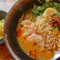 那覇・栄町のアジアンなお店「かのう家」でミャンマー風冷やしカレーヌードル 追い飯付き