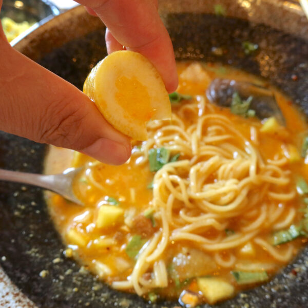 レモンで酸味を追加