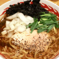 国際通りからすぐ「麻婆食堂 福笑い 那覇店」で背脂サバ煮干しそば＆ちょいルーロー飯