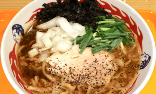 国際通りからすぐ「麻婆食堂 福笑い 那覇店」で背脂サバ煮干しそば＆ちょいルーロー飯