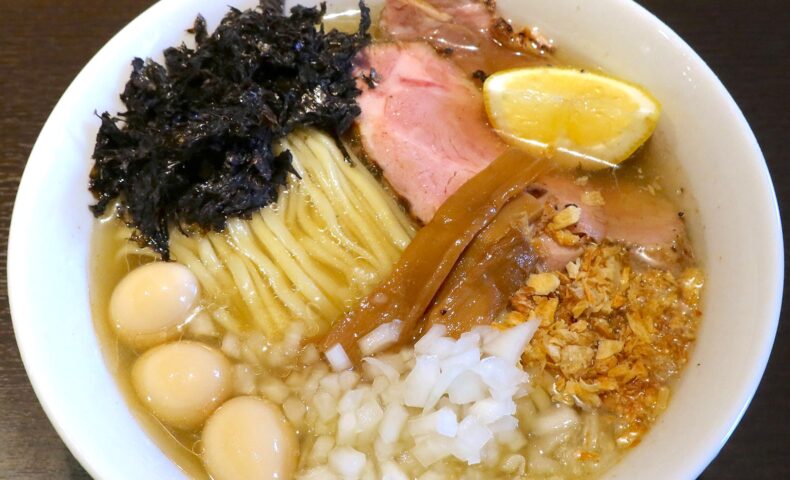 今季５食目の昆布水は「麺狂浪人 卍」の二ボコン！ 煮干昆布水冷やし麺（塩）