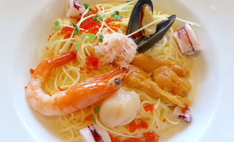 「ジョリーパスタ」で“冷製カッペリーニ” うにと贅沢海の幸のウニクリームソース
