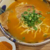 「タイラ製麺所 南風原新川店」で激辛の沖縄そば！ 島辛そば＋じゅーしーセット