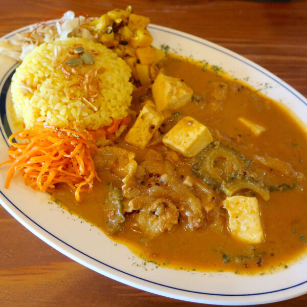 ゴーヤーチャンプルーのココナッツカレー（1,200円）