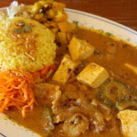 那覇・壺屋「カレー屋 タケちゃん」で沖縄スパイスカレーフェスメニュー・ゴーヤーチャンプルーのココナッツカレー