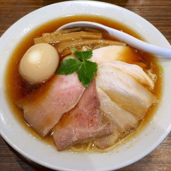 飛魚だし醤油そばチャーシュー（1,240円）＋だし漬け熟玉（150円）