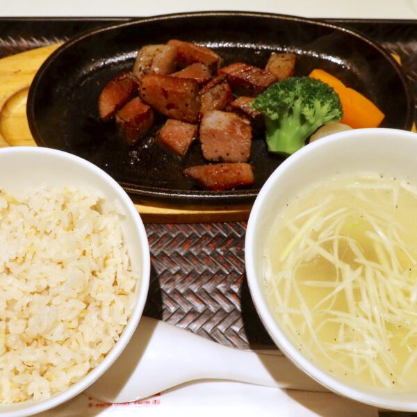 イノシシ肉鉄板焼き定食（2,500円）