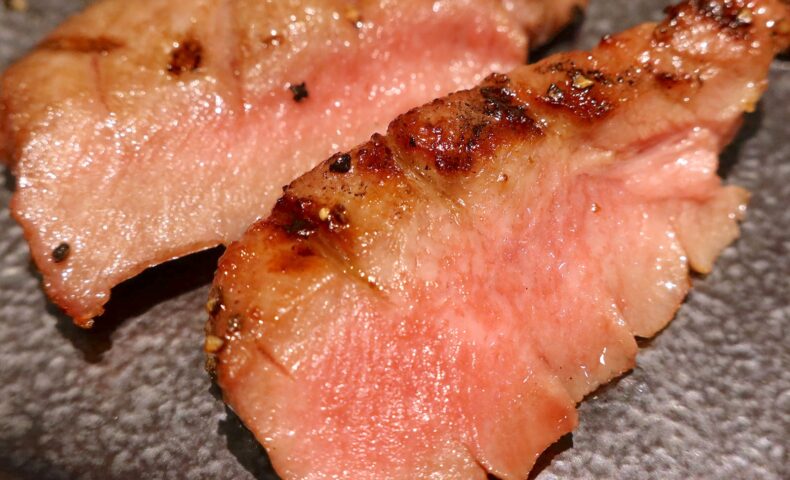 仙台空港「牛タンレストラン陣中 仙台国際空港店」で高価な牛タン食べ比べ＆ボタン
