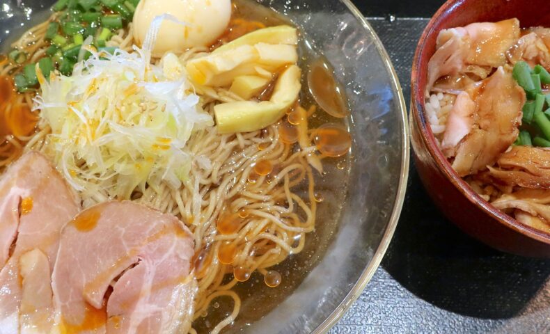 泉崎「鶏そば 新里」のパキパキ細麺と酸味がおいしい冷やし中華そば＆チャーシュー丼