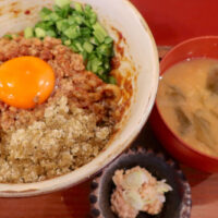 那覇・牧志「まぜ麺マホロバ」の旨辛台湾まぜ麺＋納豆トッピング