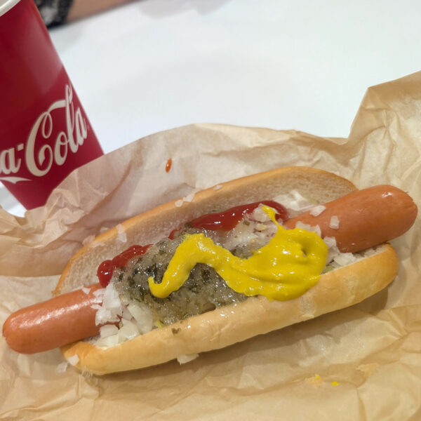 クォーターパウンドホットドッグ 飲み放題ドリンク付き（180円）