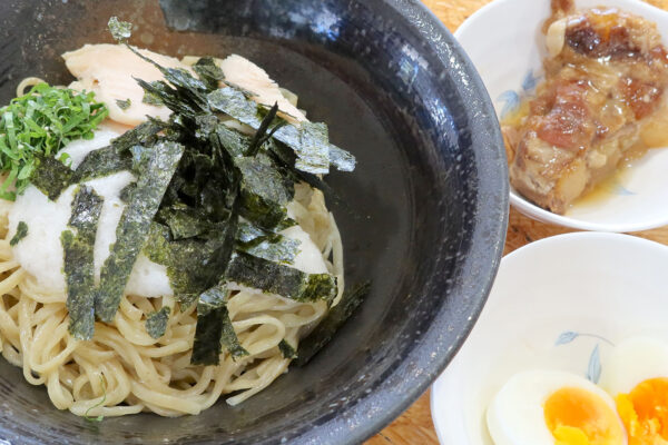 那覇「ゆうなみ 坂下店」の夏季限定・とろろ冷やしそば＋味玉＋軟骨ソーキ