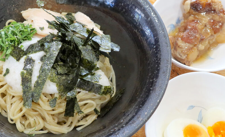 那覇「ゆうなみ 坂下店」の夏季限定・とろろ冷やしそば＋味玉＋軟骨ソーキ