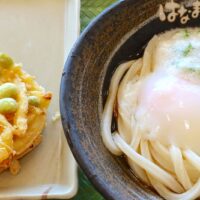 「はなまるうどん」で玉とろぶっかけ＆枝豆のかき揚げ