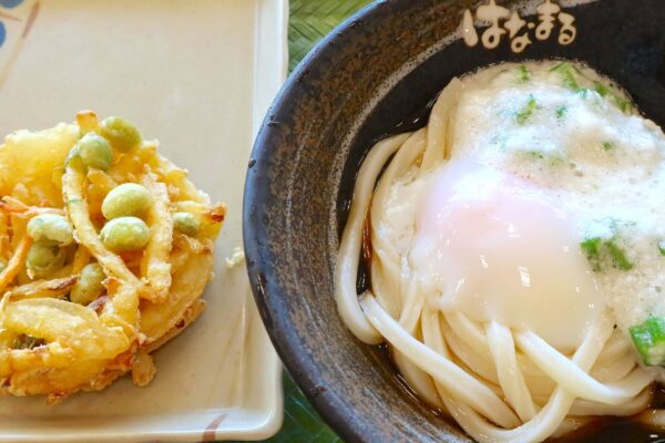 「はなまるうどん」で玉とろぶっかけ＆枝豆のかき揚げ